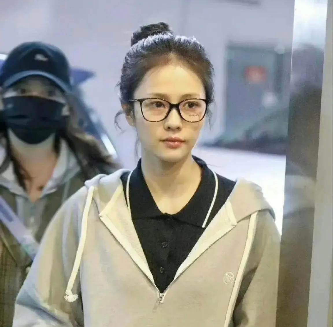 普通人中的美女，娱乐圈的普通人[捂脸][捂脸][捂脸]