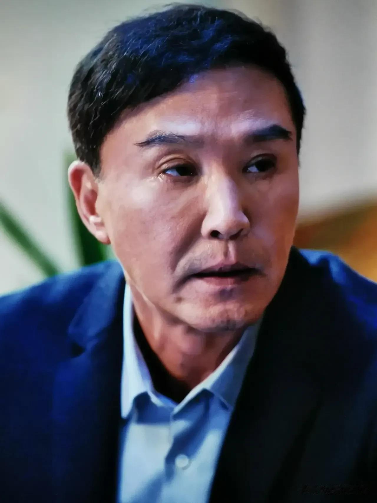 现在看到吴刚，总是让我很出戏，我真是想不明白，那么有名的老戏骨，那么正气的脸，为