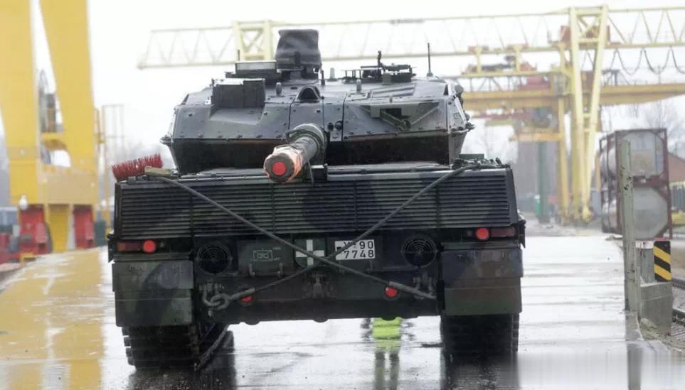 被嘲“慢得像蜗牛”的主战坦克，已全交付到乌克兰手中，德国立场令人侧目

来源:海