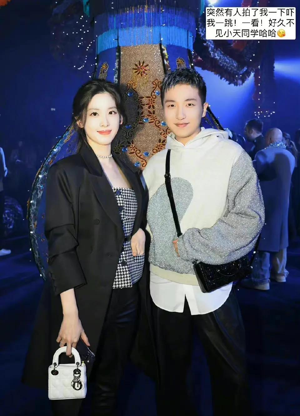 
章泽天二胎后首亮相，又白又嫩面容娇美！
近日，章泽天亮相巴黎秀场，生完二胎的状