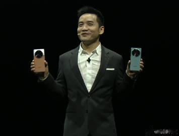 选哪个配色 ？ 感觉要选还是选大漠银月，比较有特色~

Find X6 Pro：