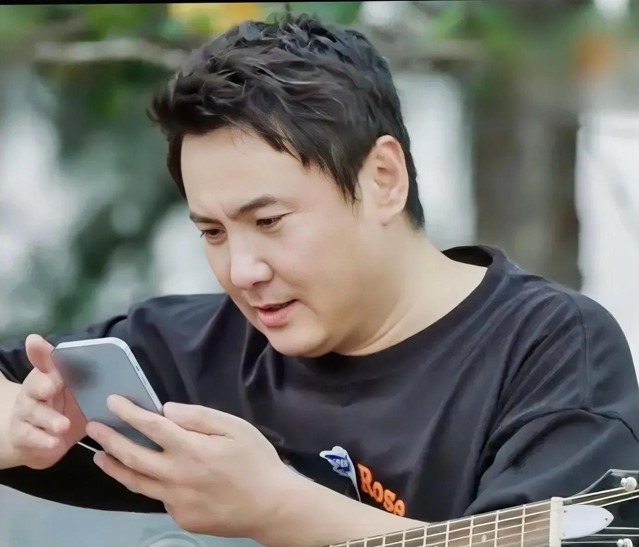 为了追求奉献了自己的一生，
为了超越父辈奉献了自己的一生
为了今天比昨天好、明天