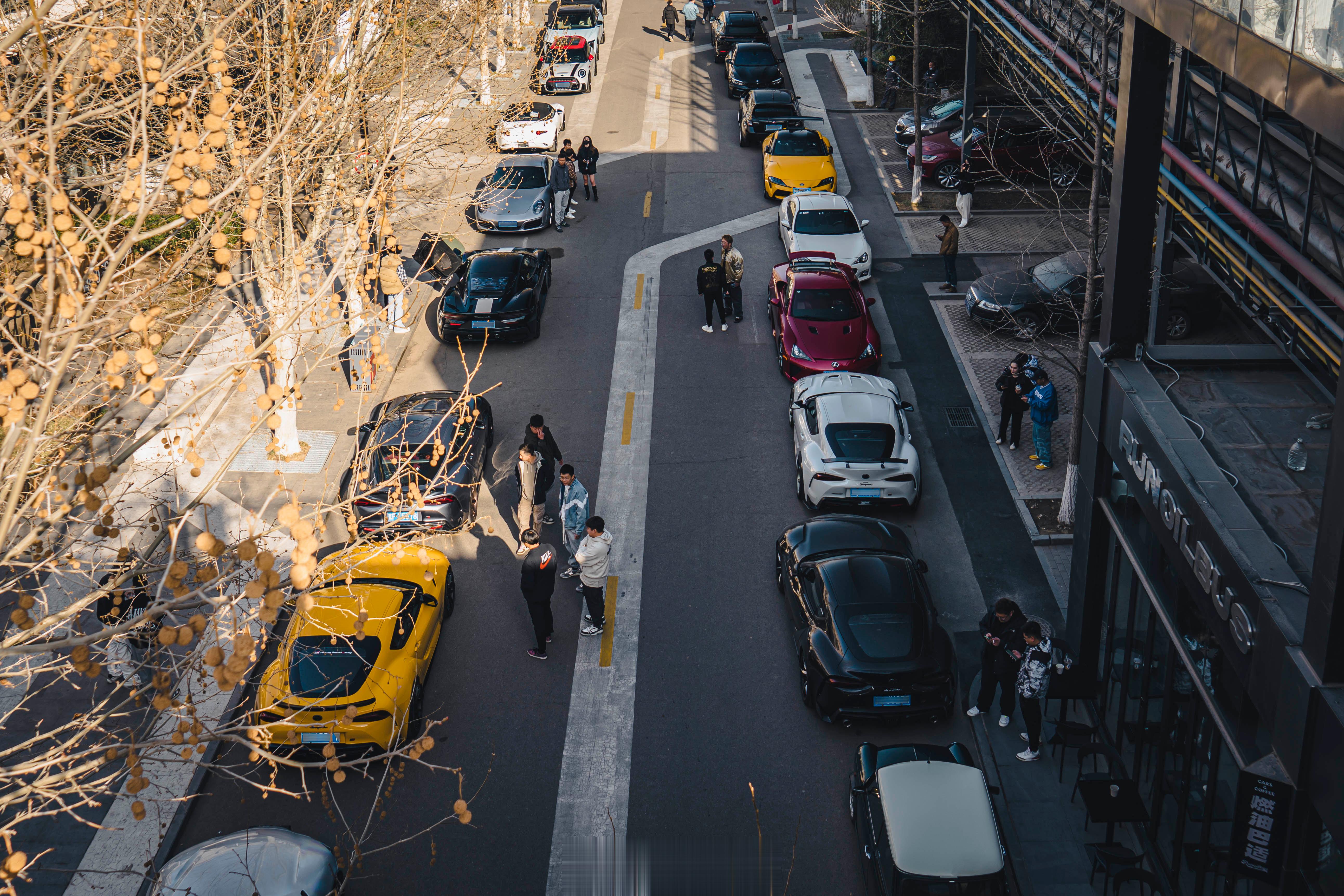 周末小聚 ，看看大家的车漏不漏烧不烧，反正有人带着机油来… ​​​
