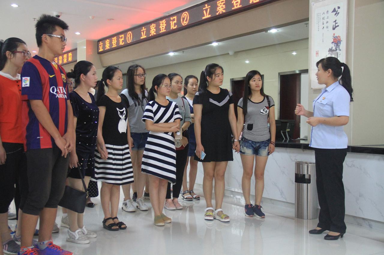 8月9日，社旗县人民法院开展“公众开放日”活动，与以往不同的是，参加此次活动的“