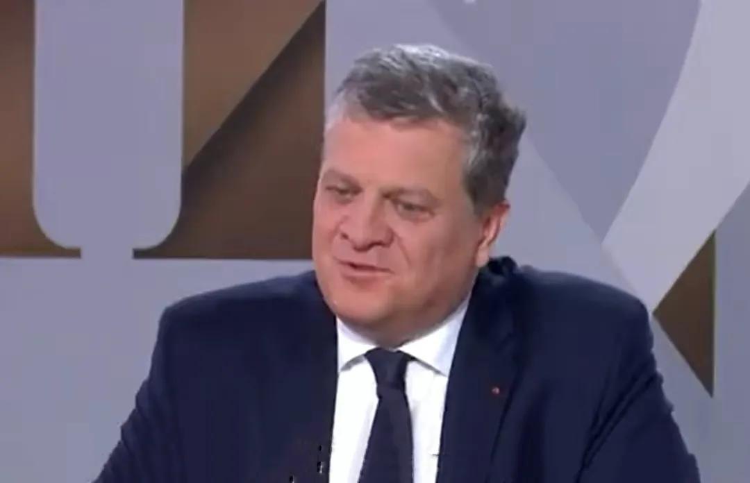 波兰做好了顶锅的准备！
波兰驻法国大使开始喊话俄罗斯了，如果乌克兰战败！波兰将与