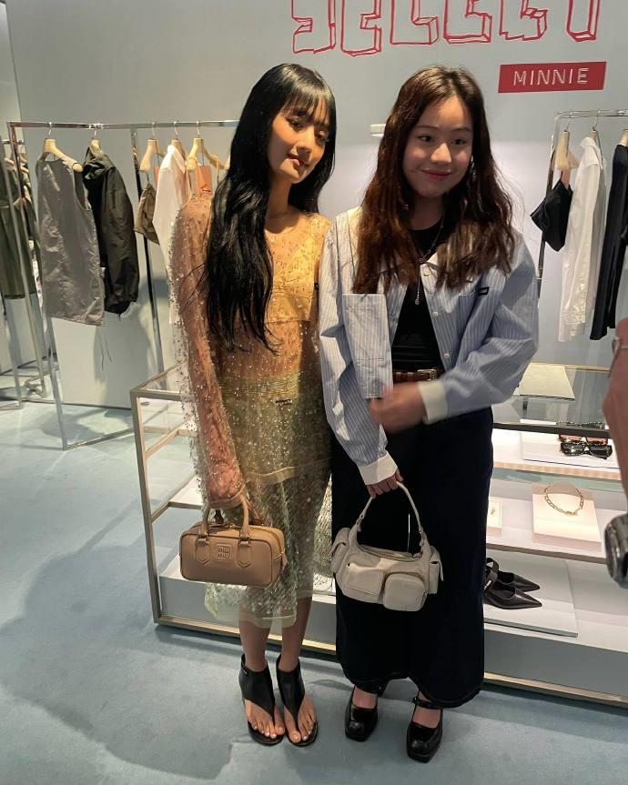 甘比女儿追星成功，与明星同框也不输
刘銮雄千金刘秀樺很喜欢韩国女子组合ITZY，