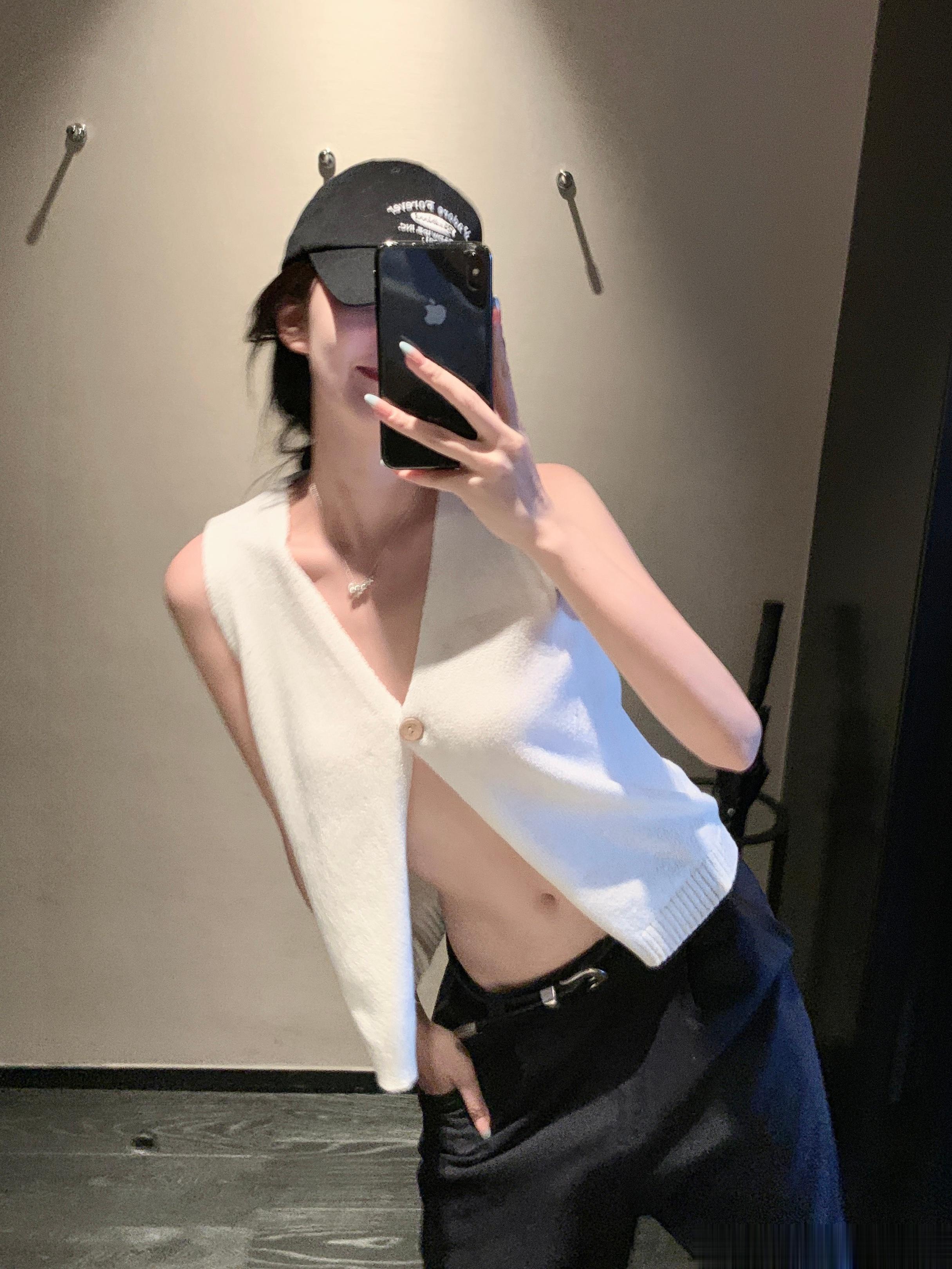 我愿称之为“神奇的一颗扣”一颗扣的极简风上衣 前前后后改版了5次 肩宽 领深 大