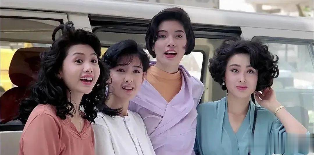 很多美女非常讨厌自己老公玩游戏、钓鱼、盘串[吃瓜群众]你给他钱，让他能出去花天酒