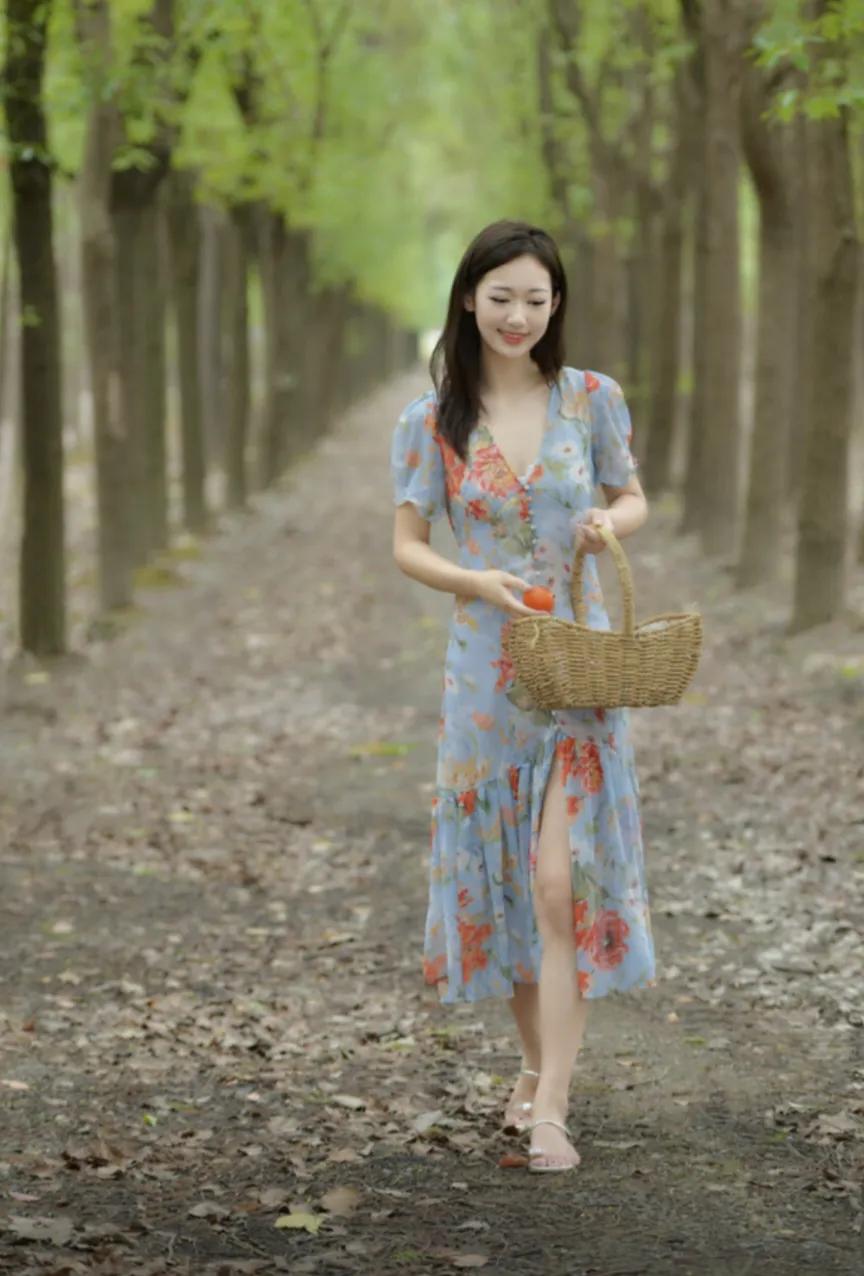 
为自己而活，给自己成长和学习时间，做好储蓄，减少不必要的开支，不断学习，接受新