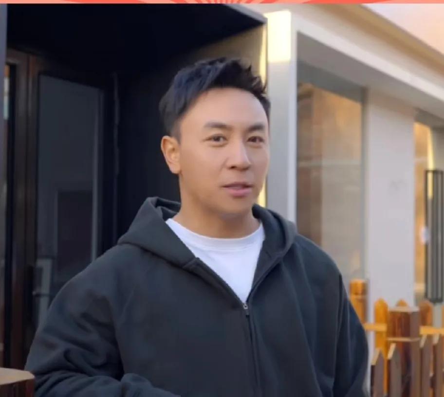 没想到二零二三年了，还能看到他俩的隔空互动。长大了也是跟小时候一样的性格，一个侠