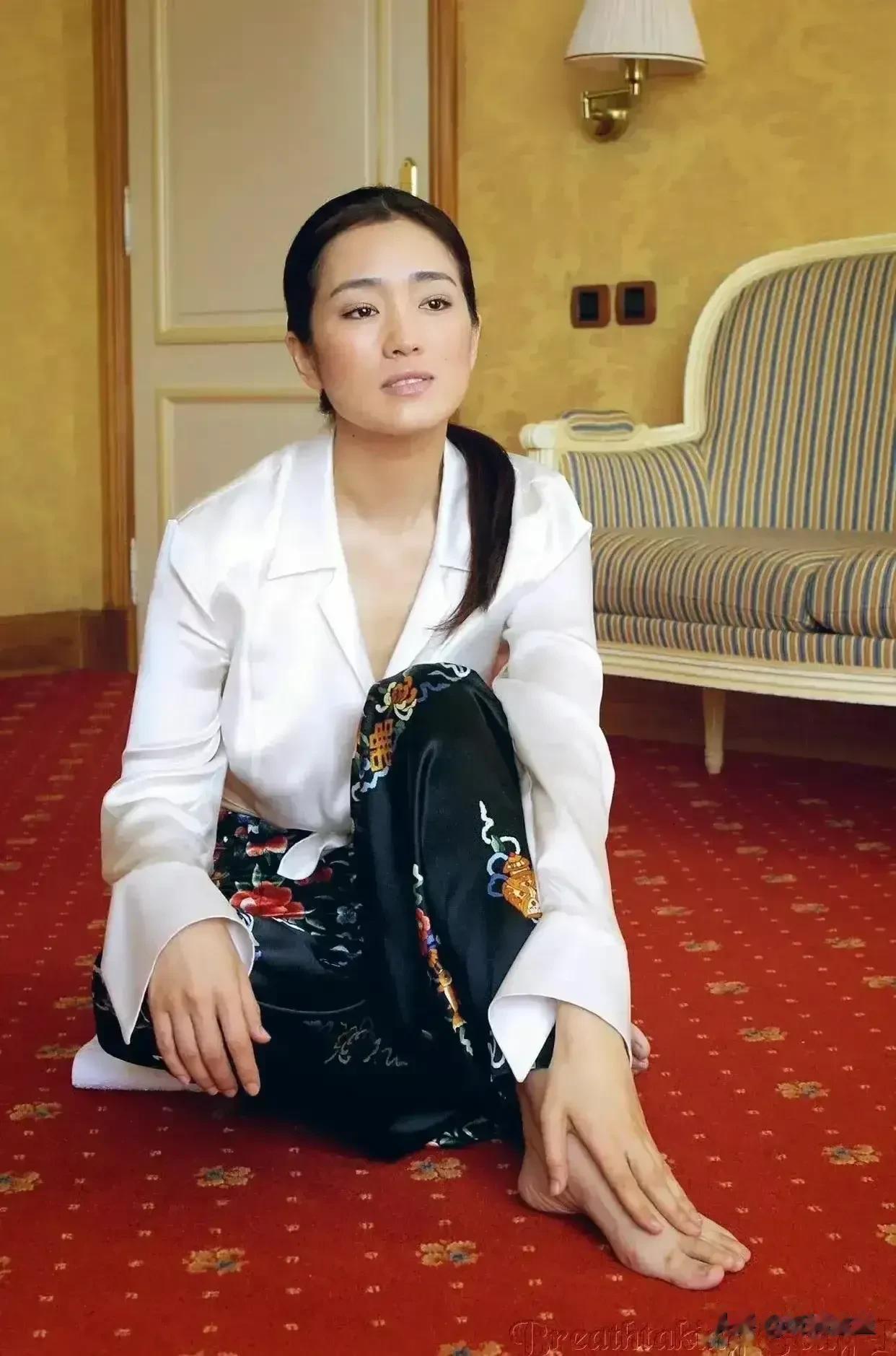 如果我说实话，她的粉丝会不会赶过来打我？我真的从来Get不到她的美。
只觉得与生