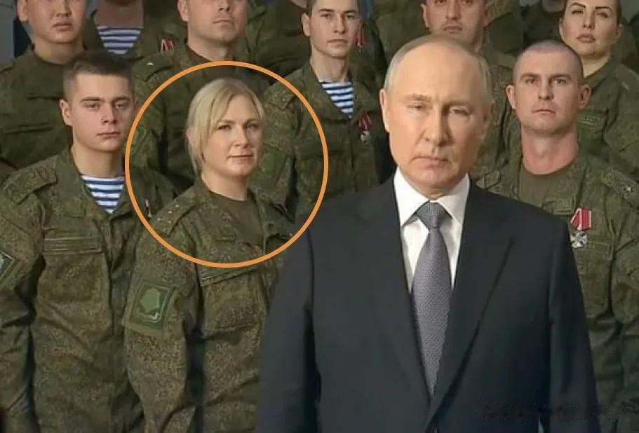 这一幕对普京有点尴尬。。。[我