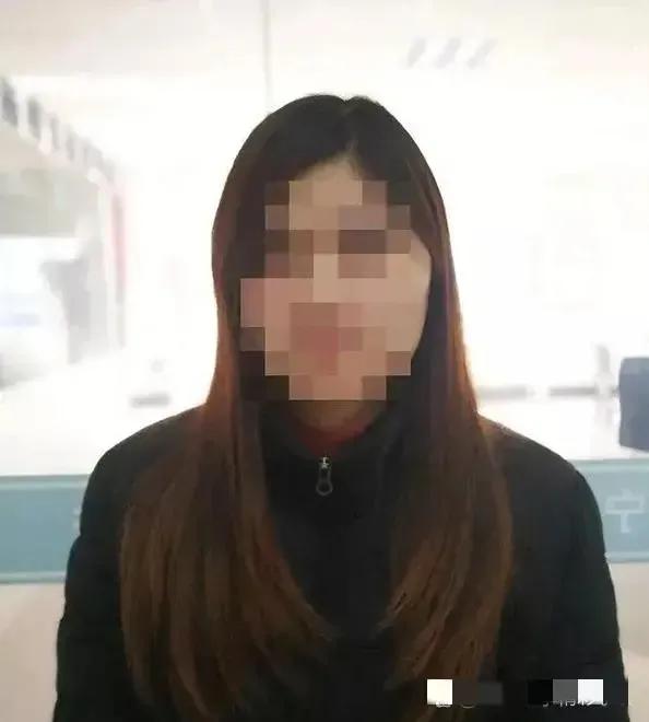 男人在网上找卖淫女，看到一个年轻漂亮的女人的照片后，决定和她交易。他们同意交易3