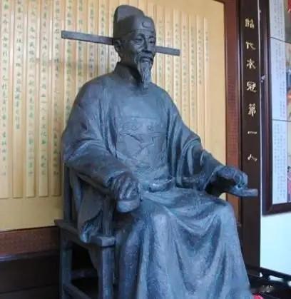 正统十年（1445年），有一位很厉害的人物，乡试、会试、殿试都取得第一名，这在大