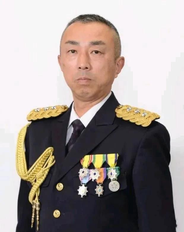 日本这次不但打了美国的脸，更让自己没了脸！
日本自卫队驾驶着一家“黑鹰”直升机偷