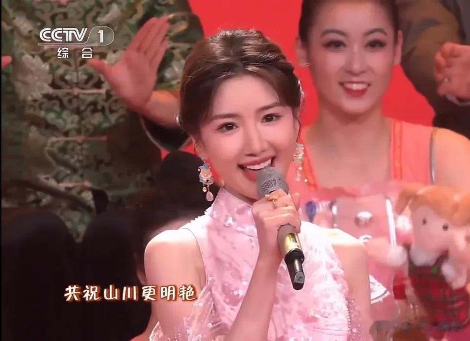 没想到，一向低调的毛晓彤，突然登上了热搜，令人没想到的是，这一次不是因为和陈翔的