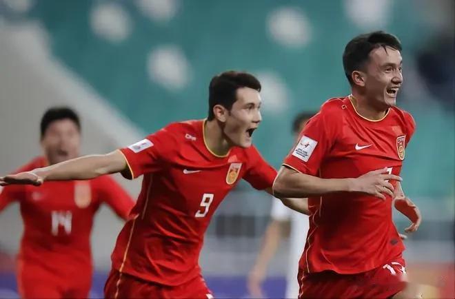 U20亚洲杯新疆籍球员表现让球迷眼前一亮，很多球迷纳闷，国足球员的选择上，为什么