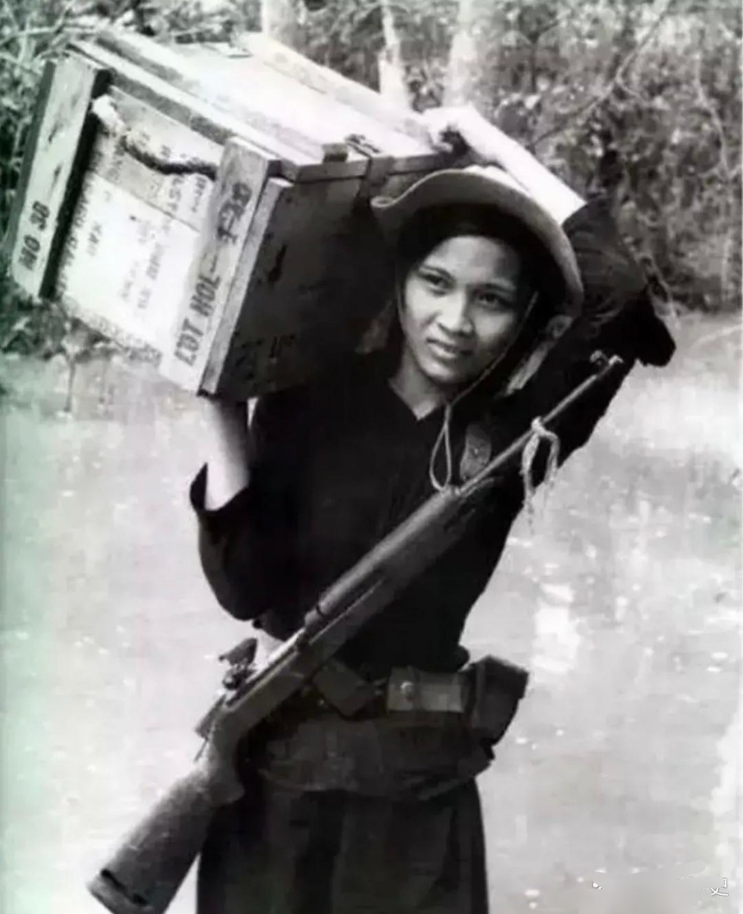 #历史那些事[超话]#越南女人看似柔弱瘦弱，其实很厉害。她们他们勤劳勇敢顽强，在