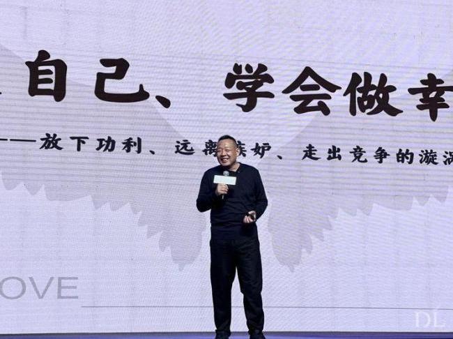 胖东来创始人于东来怒斥加班文化称：加班是不道德的。
胖东来创立于1995年，是河