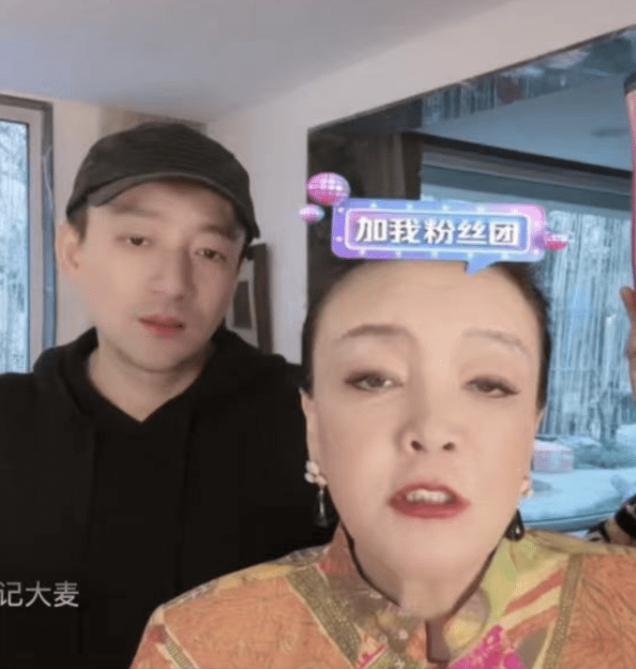 张兰成功把张颖颖赶走，还以为汪小菲会像个孩子一样，对张兰视而不见，但张兰直接把汪