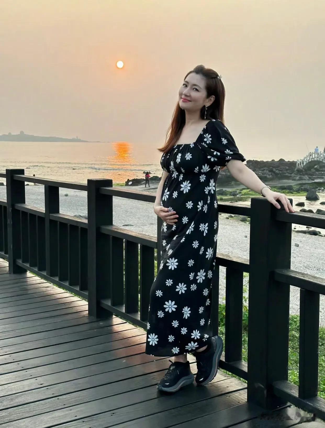 43岁升级当妈，她从天堂到地狱再回人间！
43岁selina 官宣怀孕，收到了无