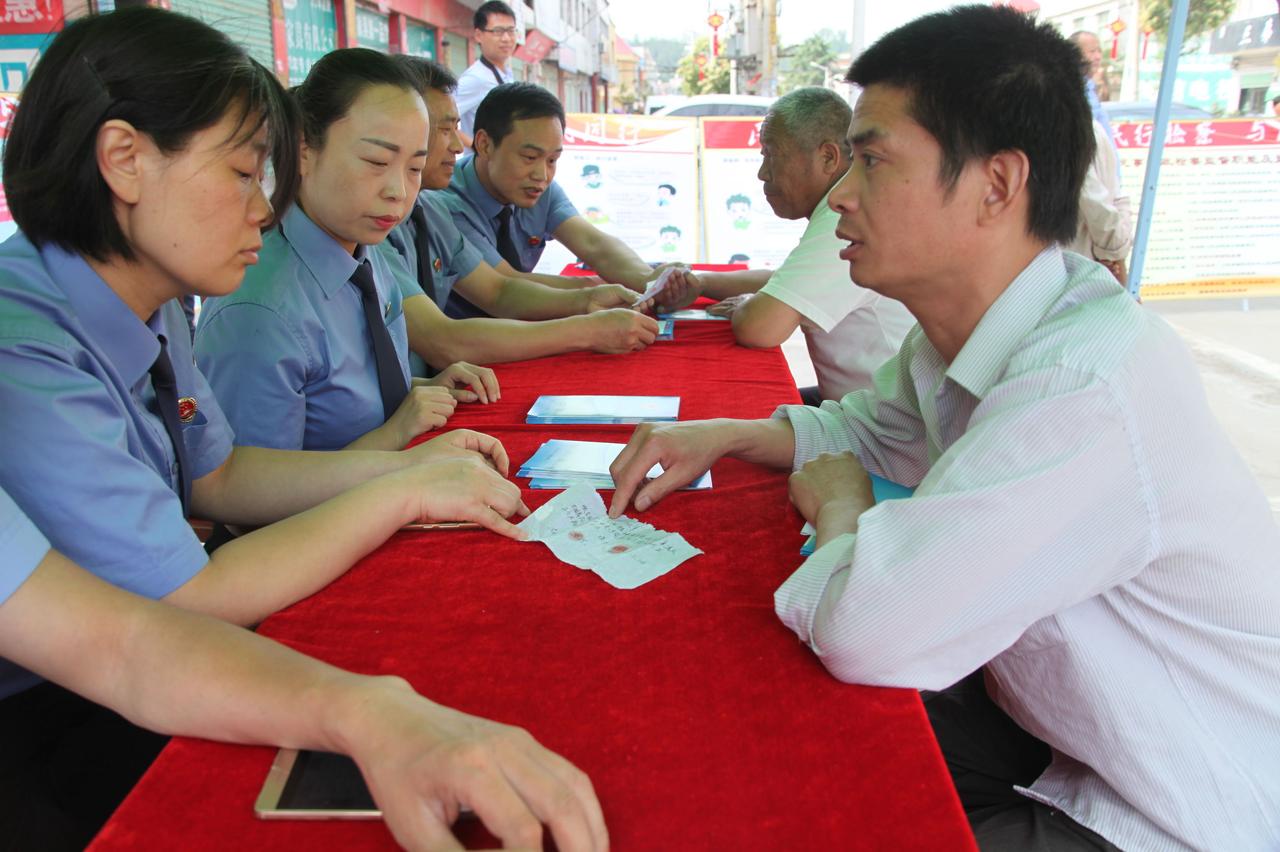 为了增强了人民群众对民行检察职能的了解，提升了民行检察的社会知晓度，近日，西峡县