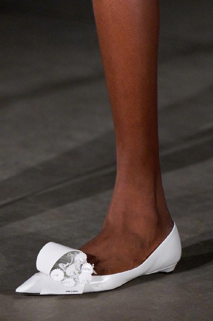 灵感来自于「折纸」的Prada F/W 2023
Prada最新推出的这些单品，