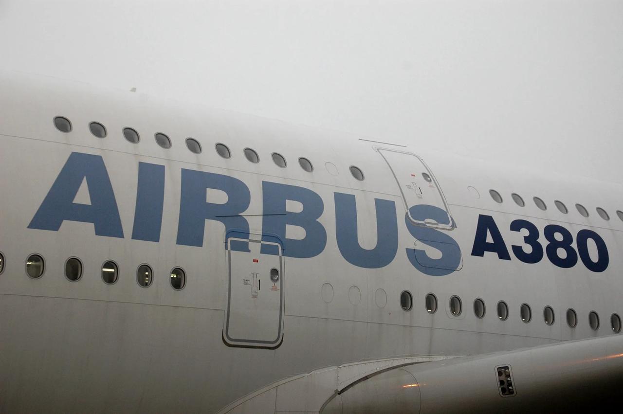 昨天中国南方航空最后两架空客A380客机飞往美国的飞机坟场，标志着南航A380机