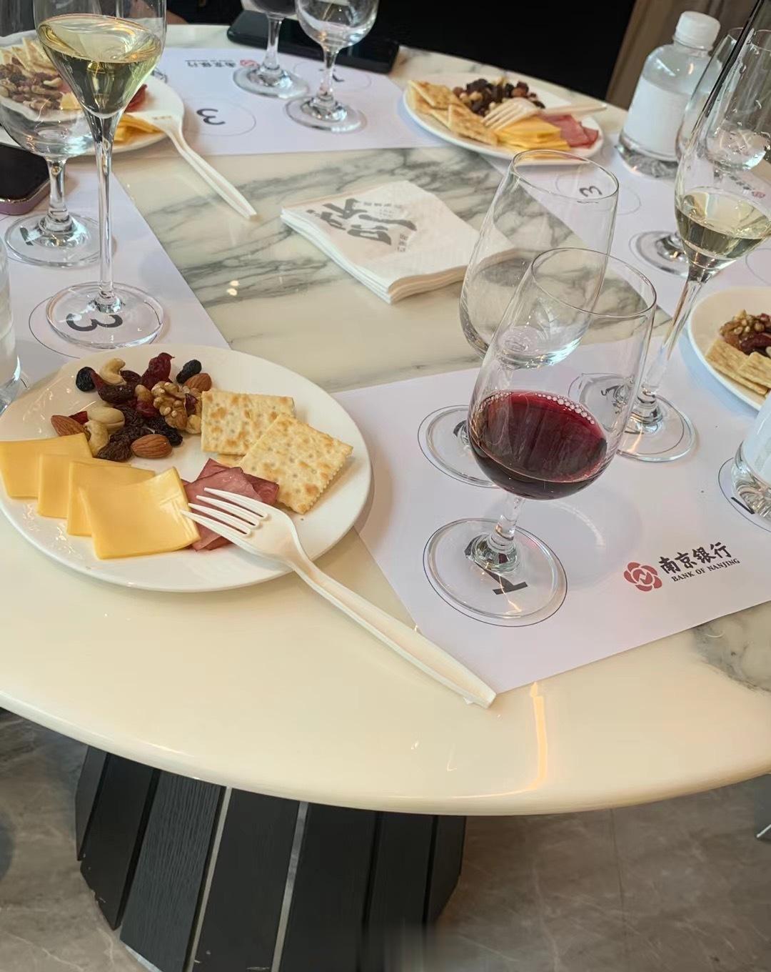 赢了个价值2800的葡萄酒🍷今天没有白来 ​​​