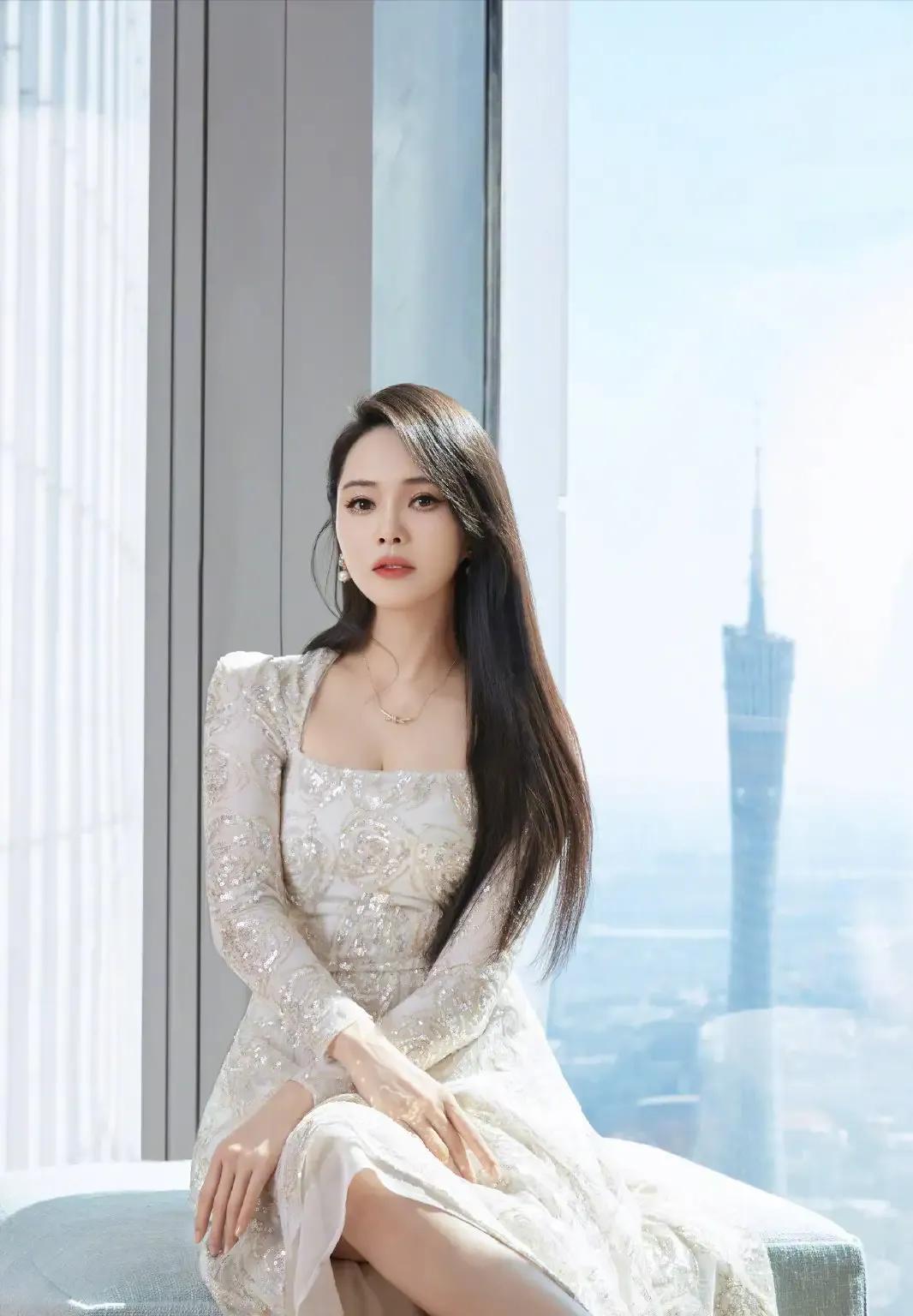 对于女星伊能静出席诈骗犯夏竹林