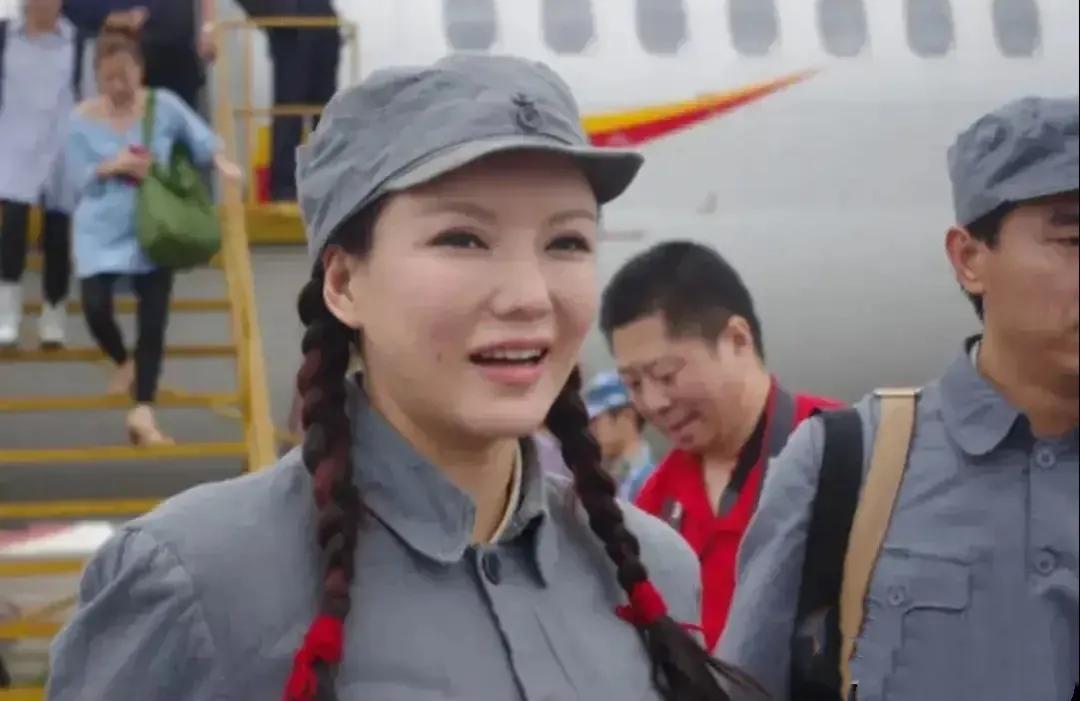 2017年，彭丹自导自演了一部抗日剧《南泥湾》，她在剧中饰演了一个苗子女战士。这