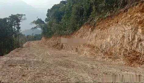一名藏南地区上苏班西里县的农民向媒体控诉，自己遭遇了强拆困境。

在他和他亲属没