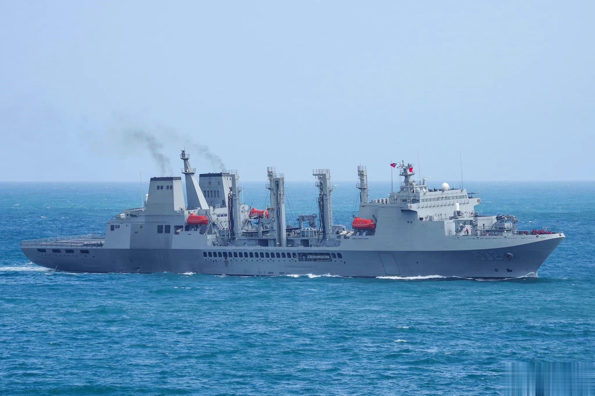 台伪海军AOE-532磐石号油弹补给舰 ​​​