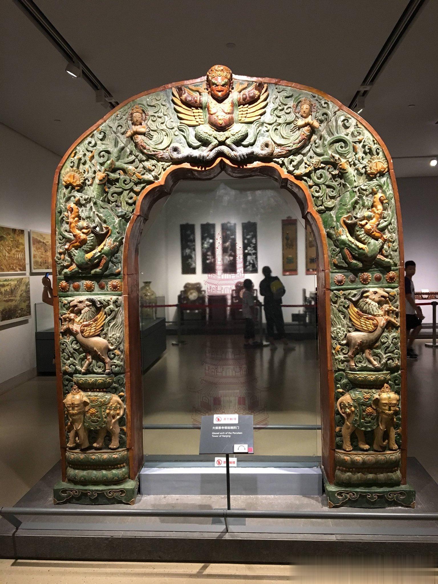 南京大报恩寺塔究竟有多美？虽然建筑已经不存，但是保存在南京博物院内的这件遗存琉璃
