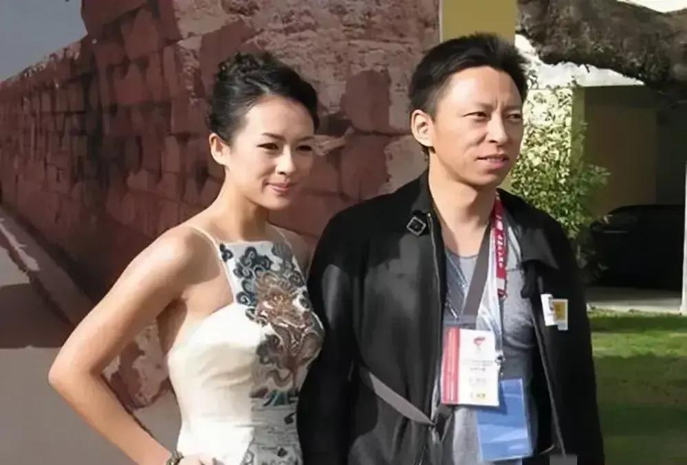 早年间张朝阳身边也是美女如云，这也许就是他为什么不结婚的原因了。
“互联网教父”