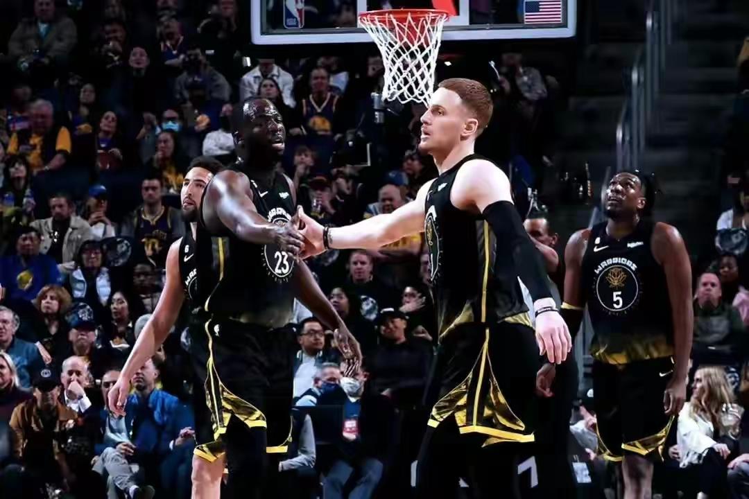 勇士队内记者实锤，雄鹿旧将或被迫第一个离开。
据NBA专家透露，勇士队球员迪温琴