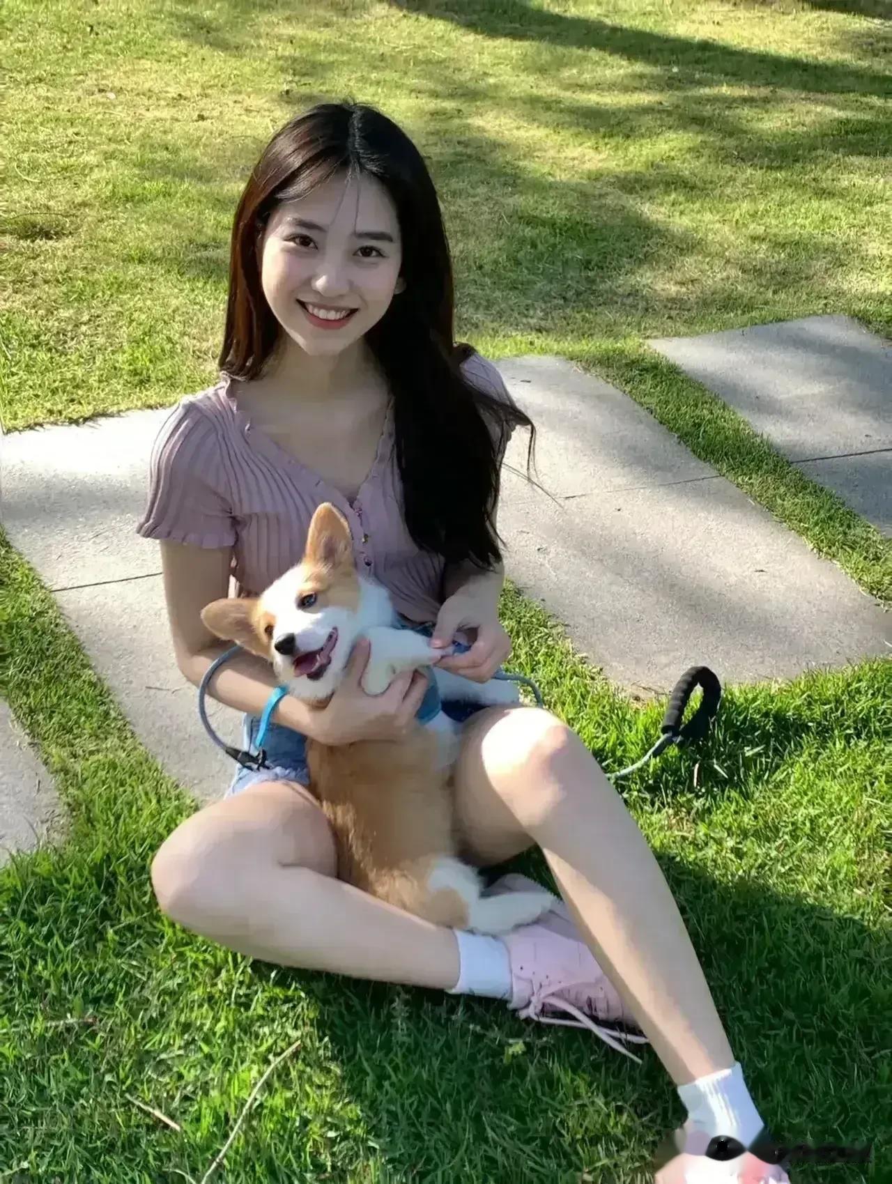 面试一个肤白貌美女研究生，自小练舞嗓音磁性，让中年油腻男导师起了色心，最后在种种