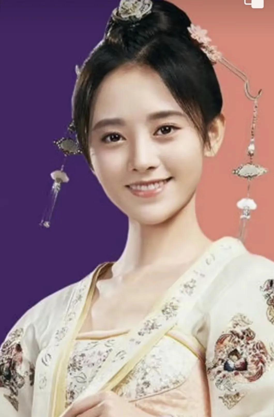 鞠婧祎:她是中东土豪开着迈巴赫跨越千里之外只为一睹容颜的女星，更是王思聪因得不到