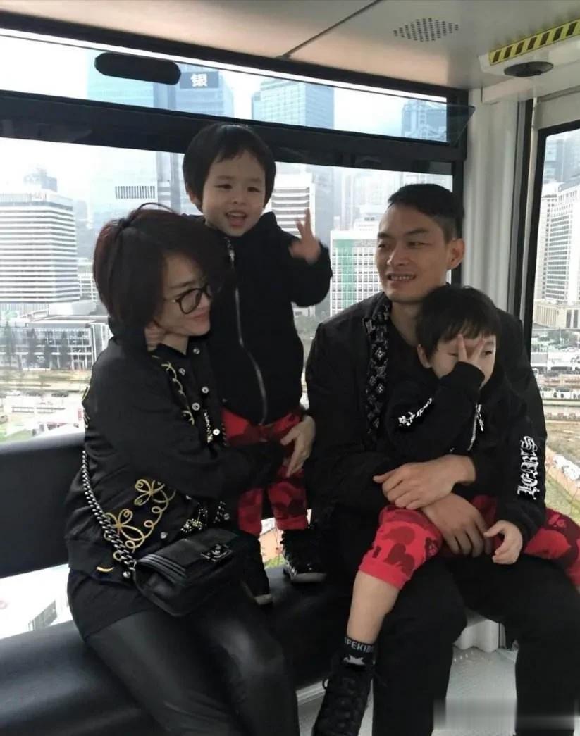  
     天忌英才—陈江华
         当说出这个名字的时候，肯定会有