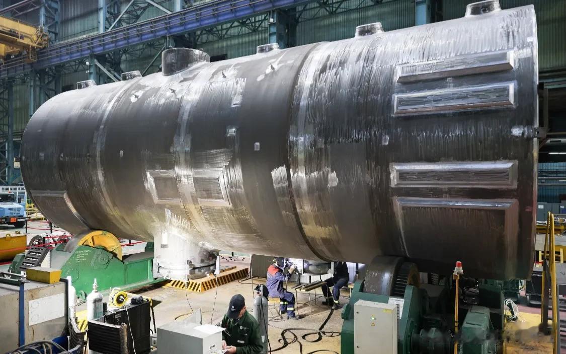俄罗斯国家原子能公司（Rosatom）旗下核电站设备制造工厂，工人正在组装「核电