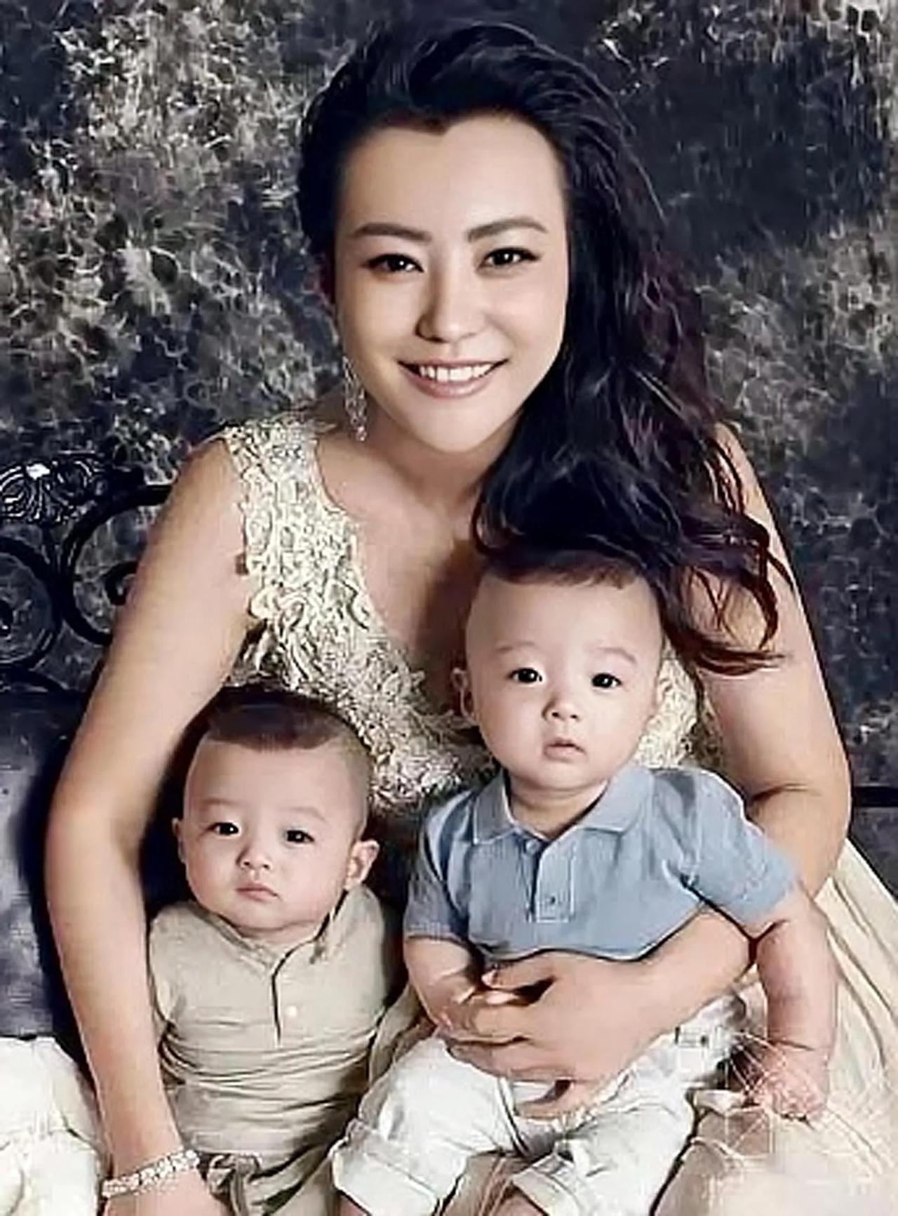  郝蕾，1978年11月1日出生于吉林省通化市东昌区，中国内地女演员，毕业于上海