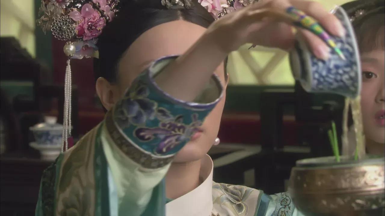 一次节目，孙俪说：“其实，安陵容从来看不上眉姐姐。”理由却出乎所有书迷意料。

