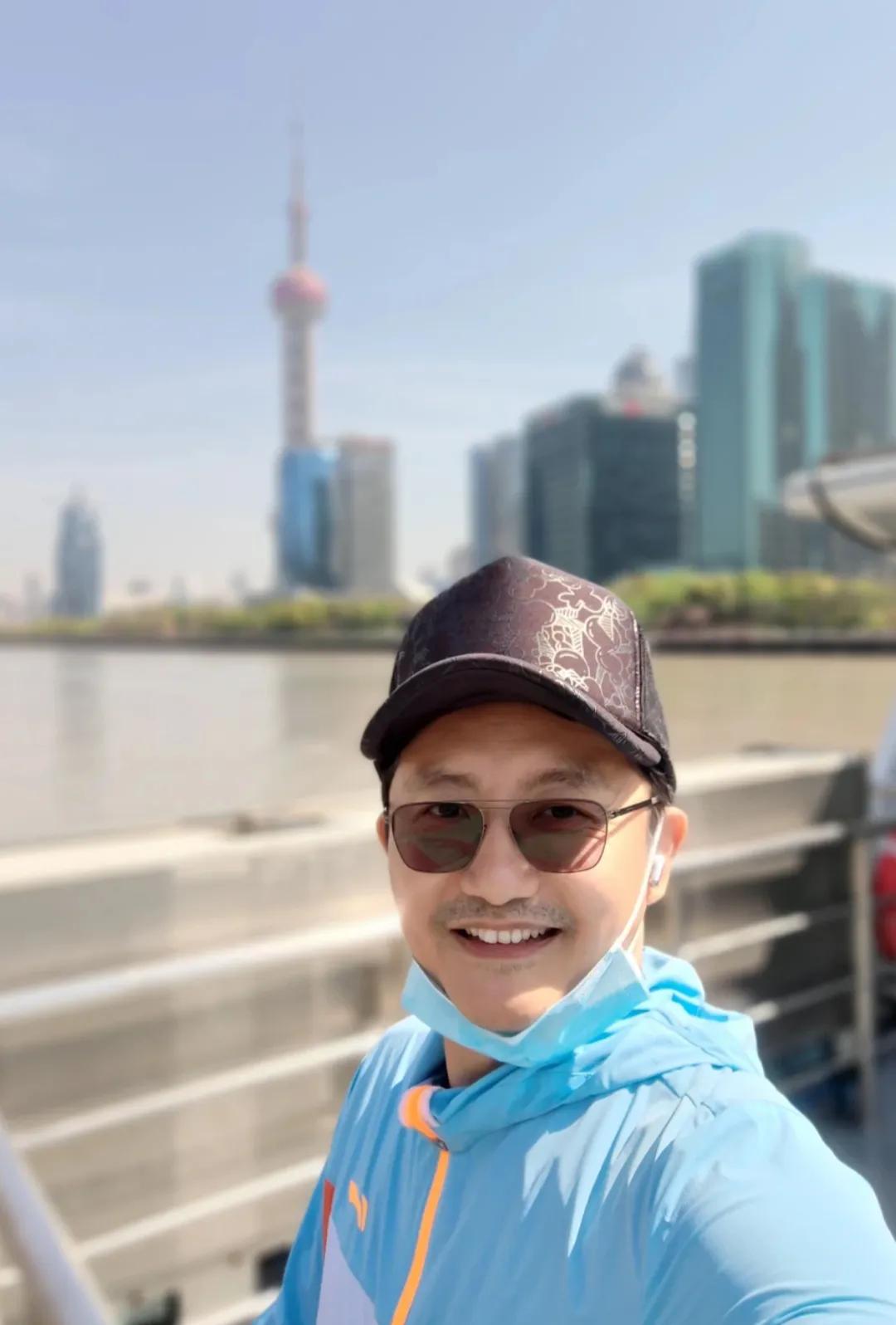 涂松岩魔都求偶遇
4月17号涂松岩分享了暴走魔都的照片，从黄浦江，陆家嘴，苏州河