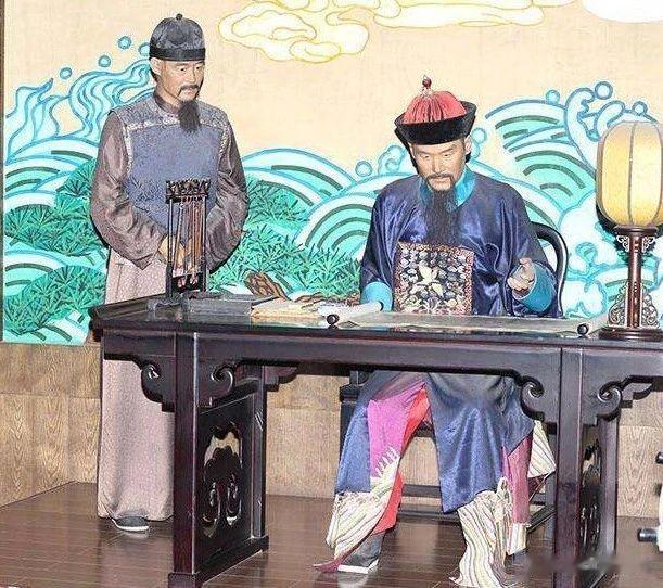 李毓昌，山东即墨阁里村人。从小就勤奋好学，聪明过人，且孝亲敬长，品行端正，常以品