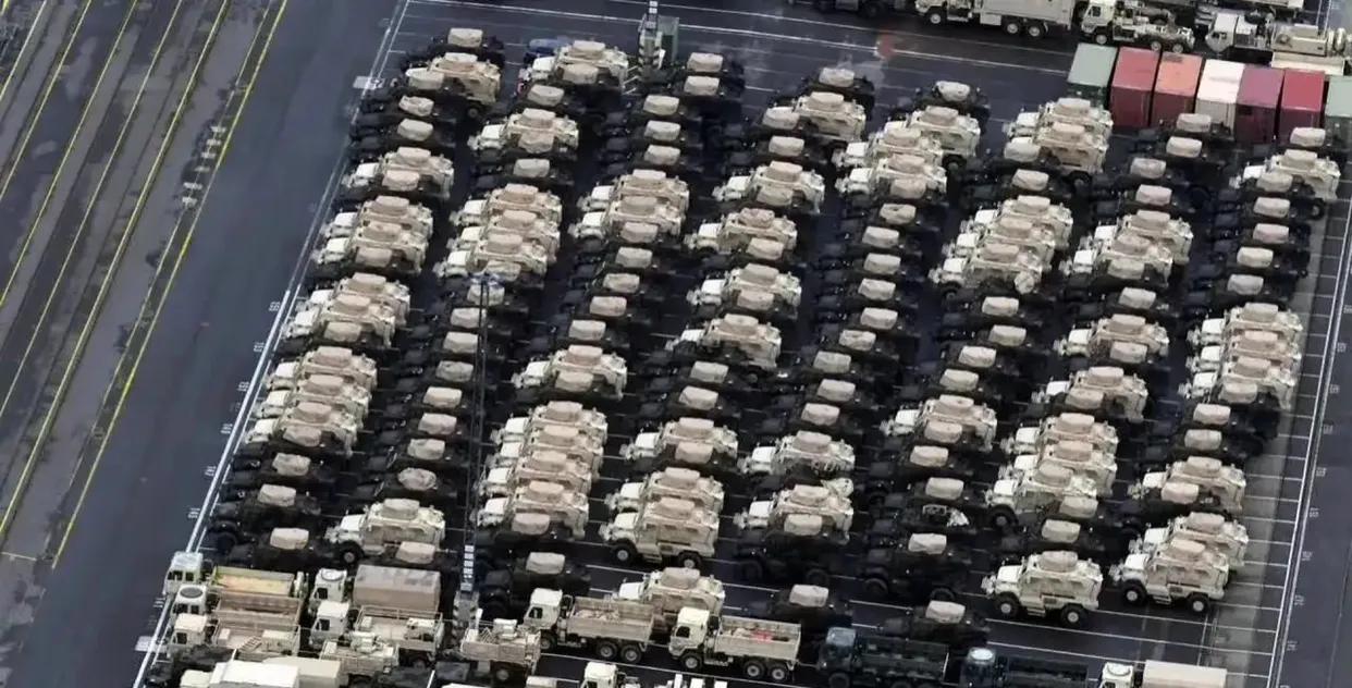 德国真是悲哀，本来用来运货搞贸易的港口变成了第三帝国的军用港口。在德国的不来梅港