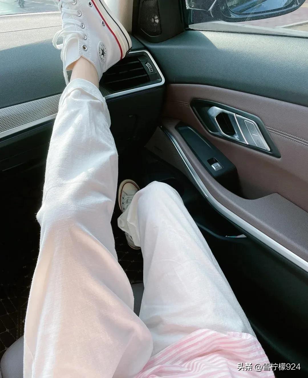 这个社会最讽刺的是:

身边的人在地上摔倒了都不会去扶，却满世界喊着让别人去扶。