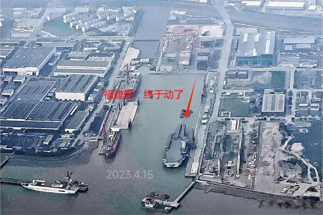 棚子没动船动了！大概率近期不会拆棚子了，如果带棚海试，棚子反而要加固才行！图2是