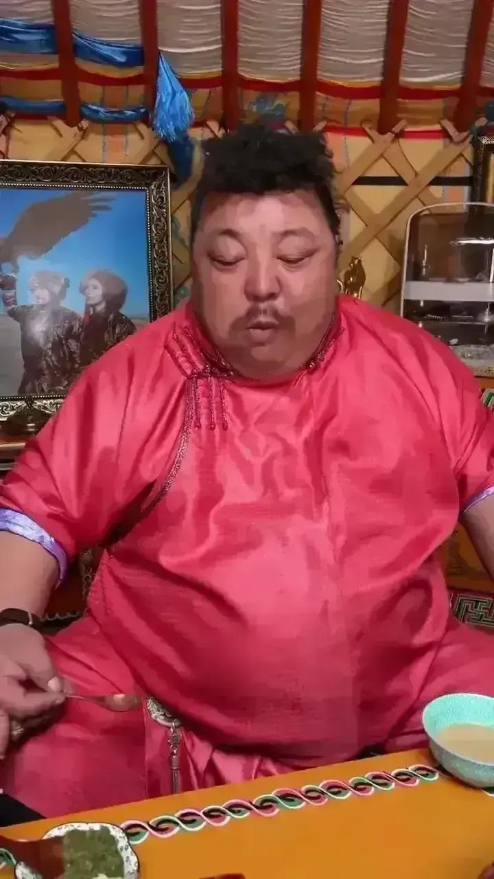 真的是太可怕了，内蒙古最大的网红恩科，为了在国庆节提高流量带货挣钱，拼命的吃东西