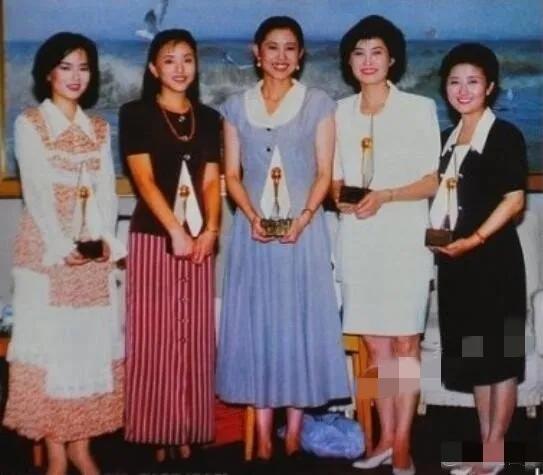 你还记得她们吗？曾经美丽又大方的央视美女主持人们！

看到她们，也是满满的回忆啊