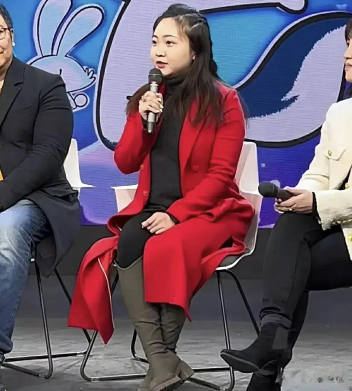 林妙可那么高的起点，为什么长大了反而事业不温不火呢，我觉得主要问题还是出在她自己